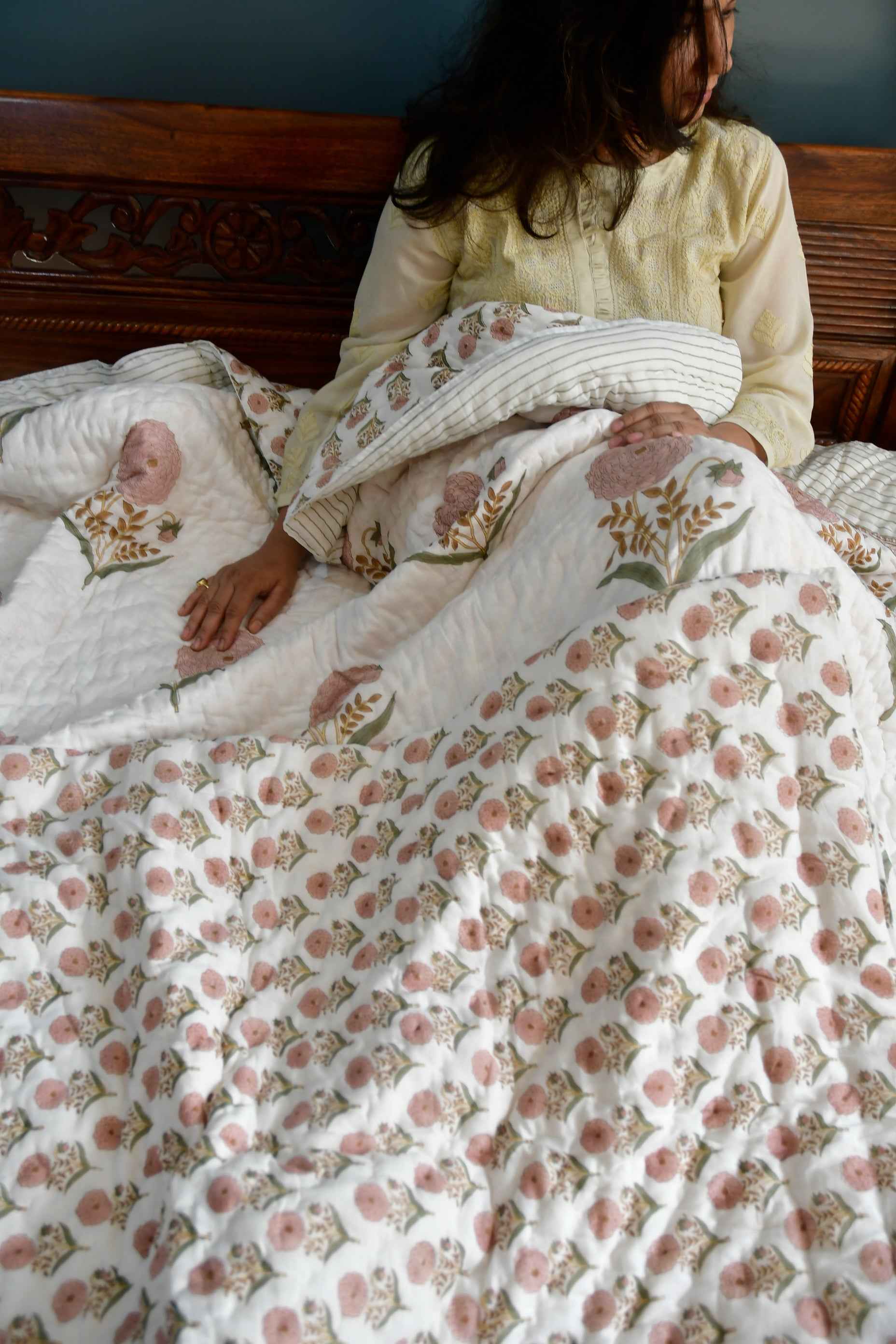 Pink Phool Quilt: Experience Floral Beauty & Cozy Comfort