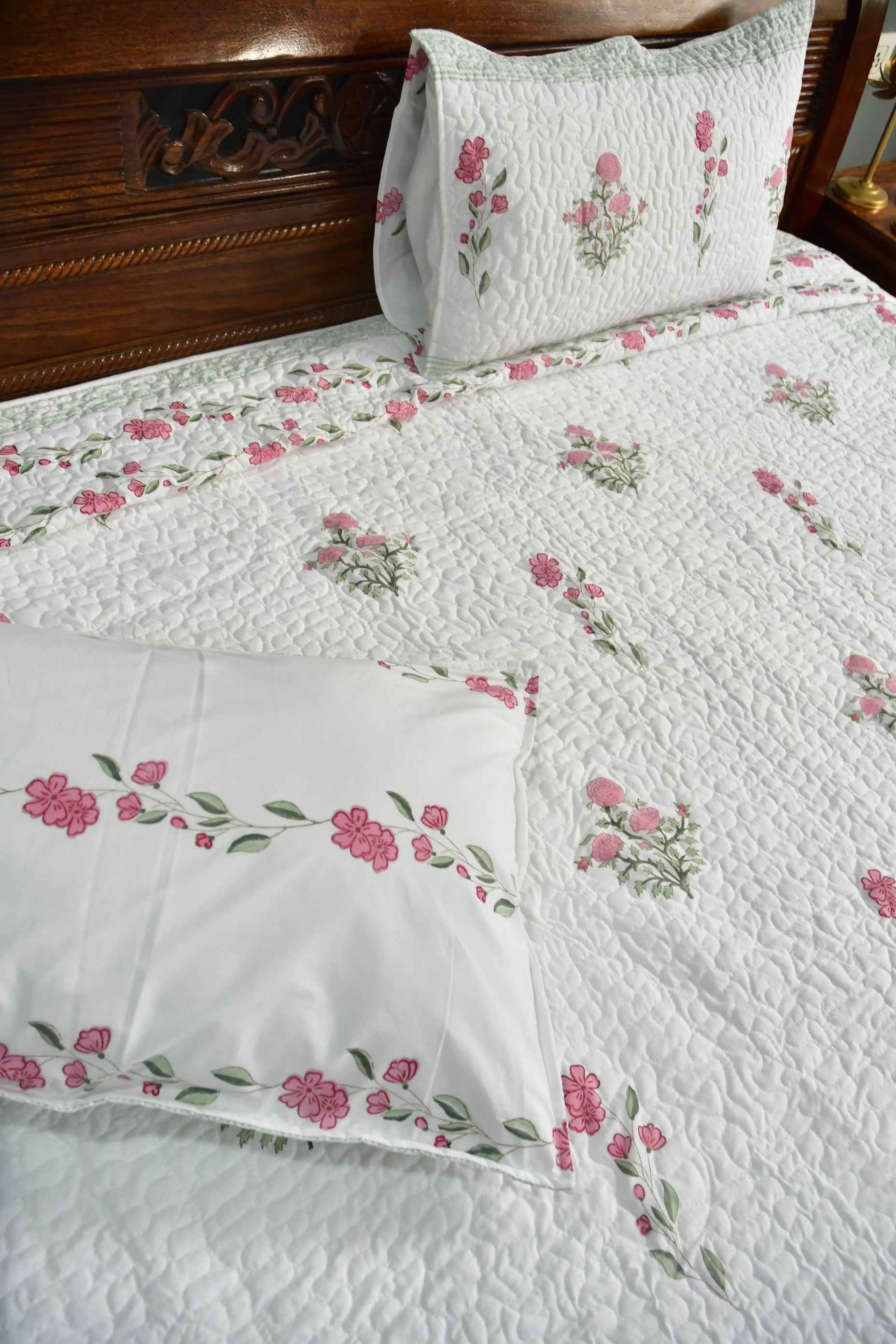 Pink Gulshan Quilted Bedcover : Stylish and Simple