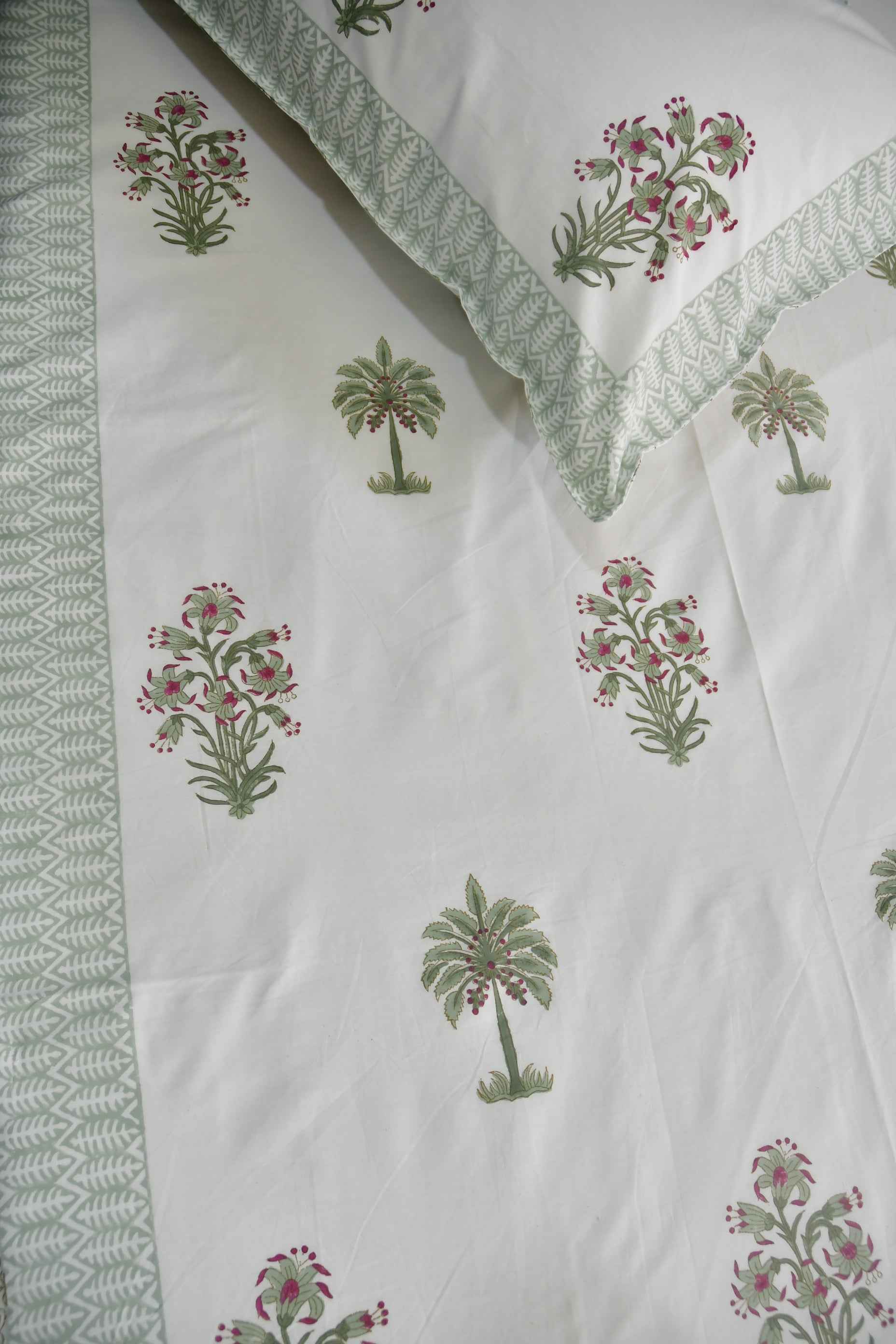 Palm Bliss Bedsheet, Soft Cotton, Tropical Vibes