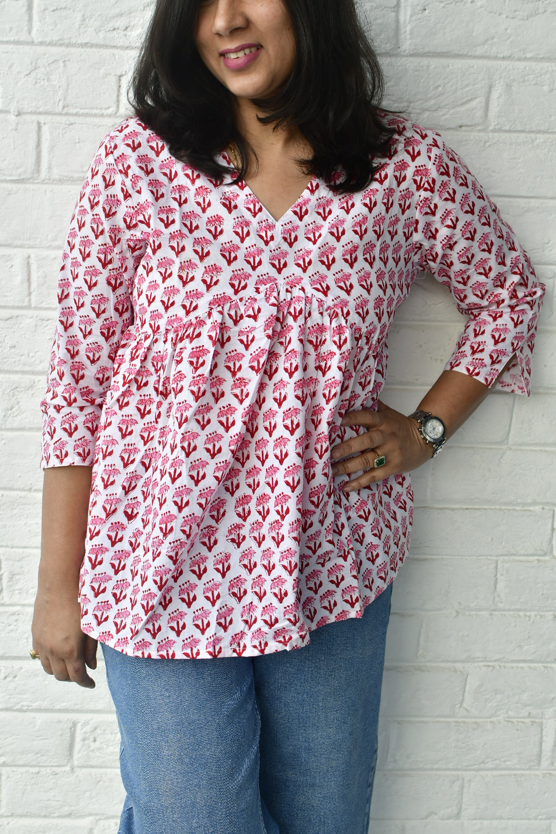 Short top red buti