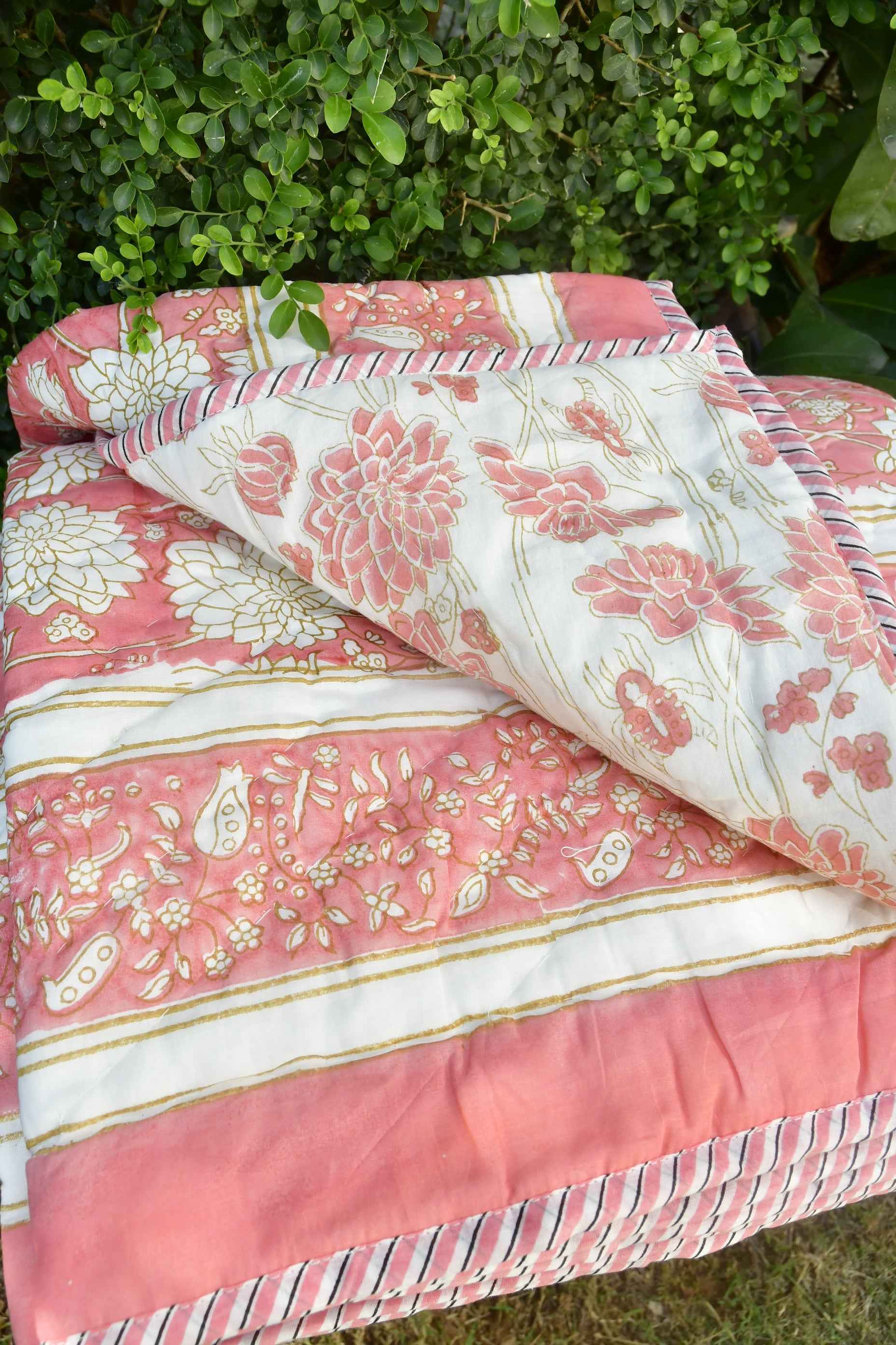 Pink Floral Quilt, Reversible Comfort : Jaipur Elegance