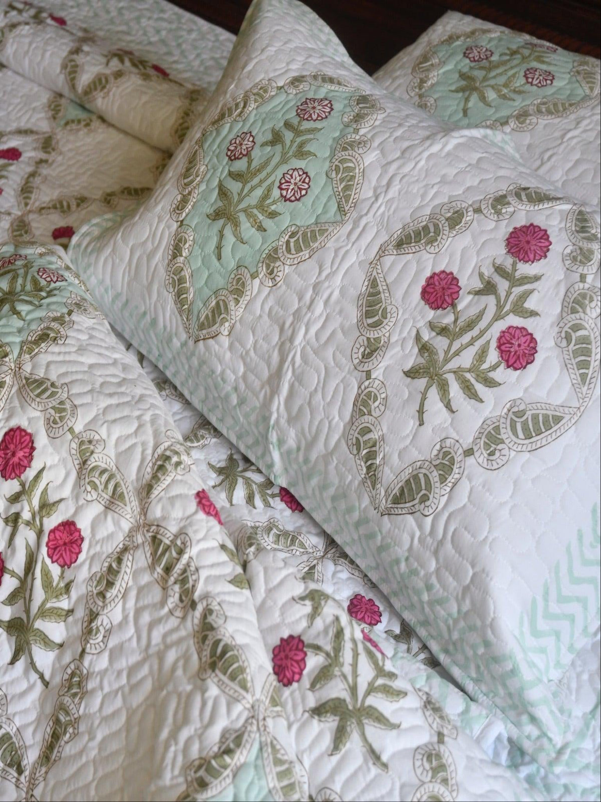 Sugandha Jaal Quilted bedcover Bet gifting