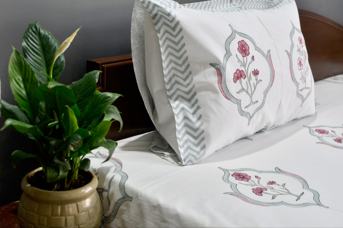 White bedshet