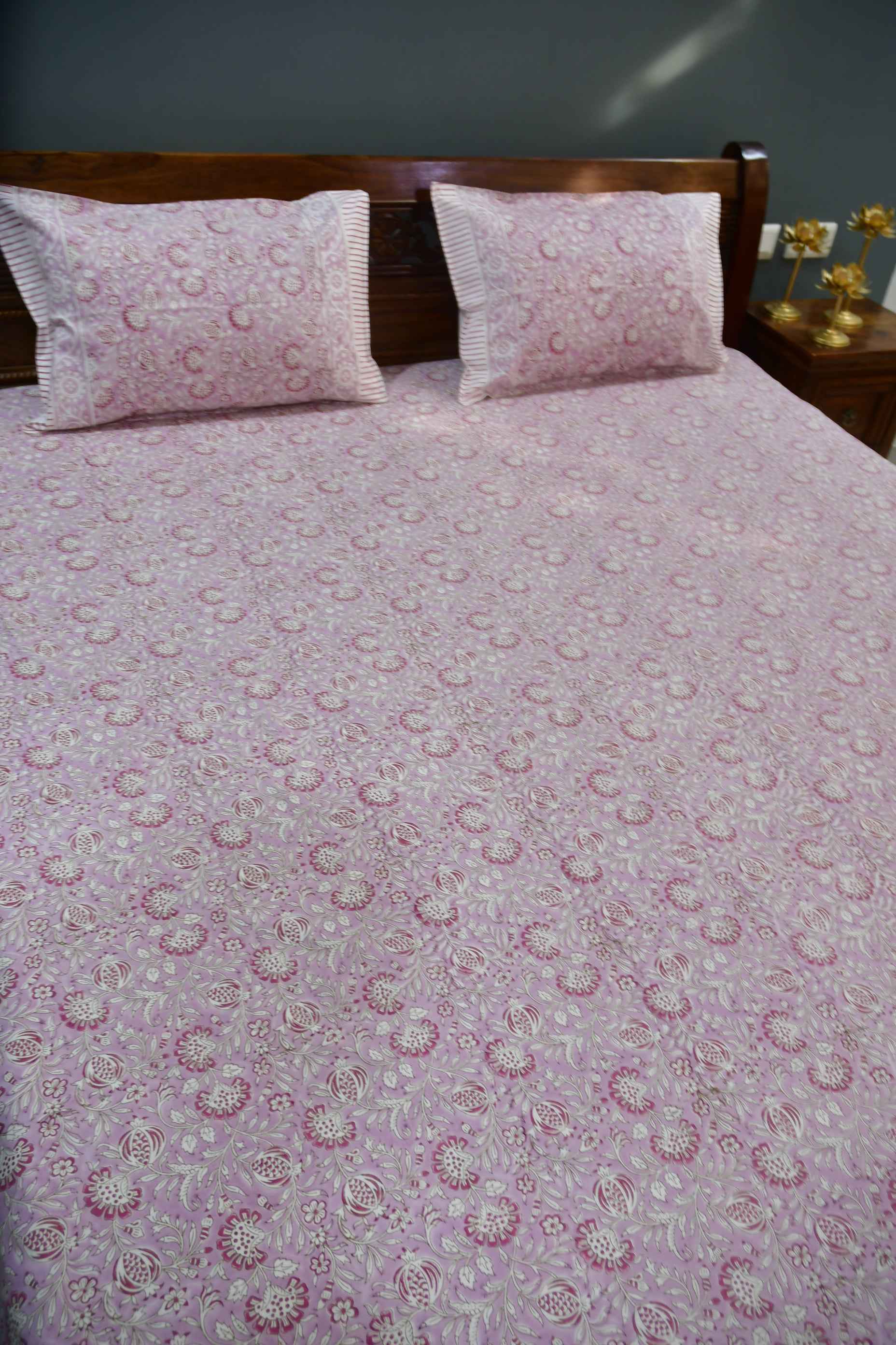 Gulaabi floral Bedsheet - Embrace the Beauty of Spring