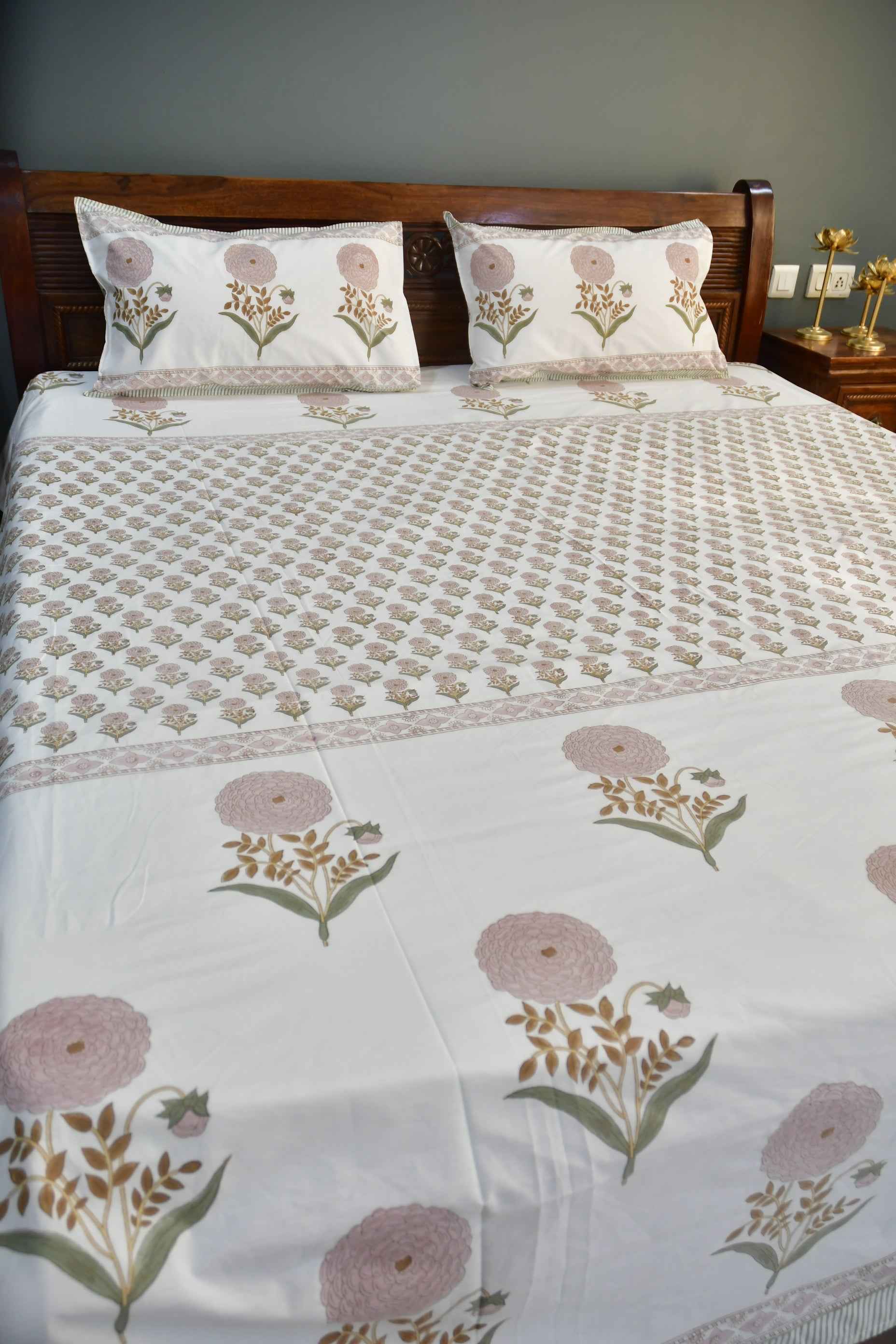 Pink Phool Bed Sheet: Floral Charm & Comfort