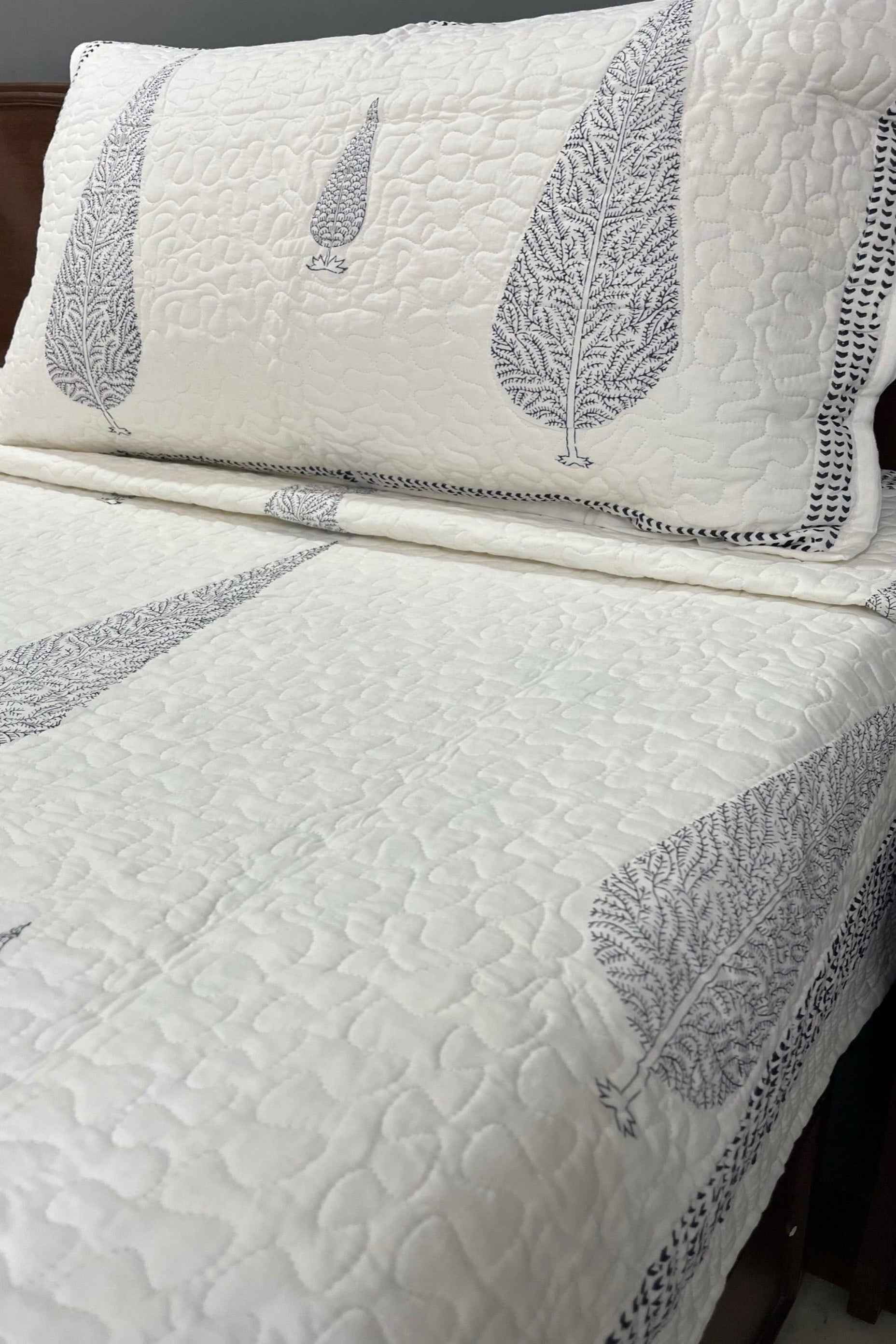 Serene Cypress Quilted bedcover : Tranquil Retreat