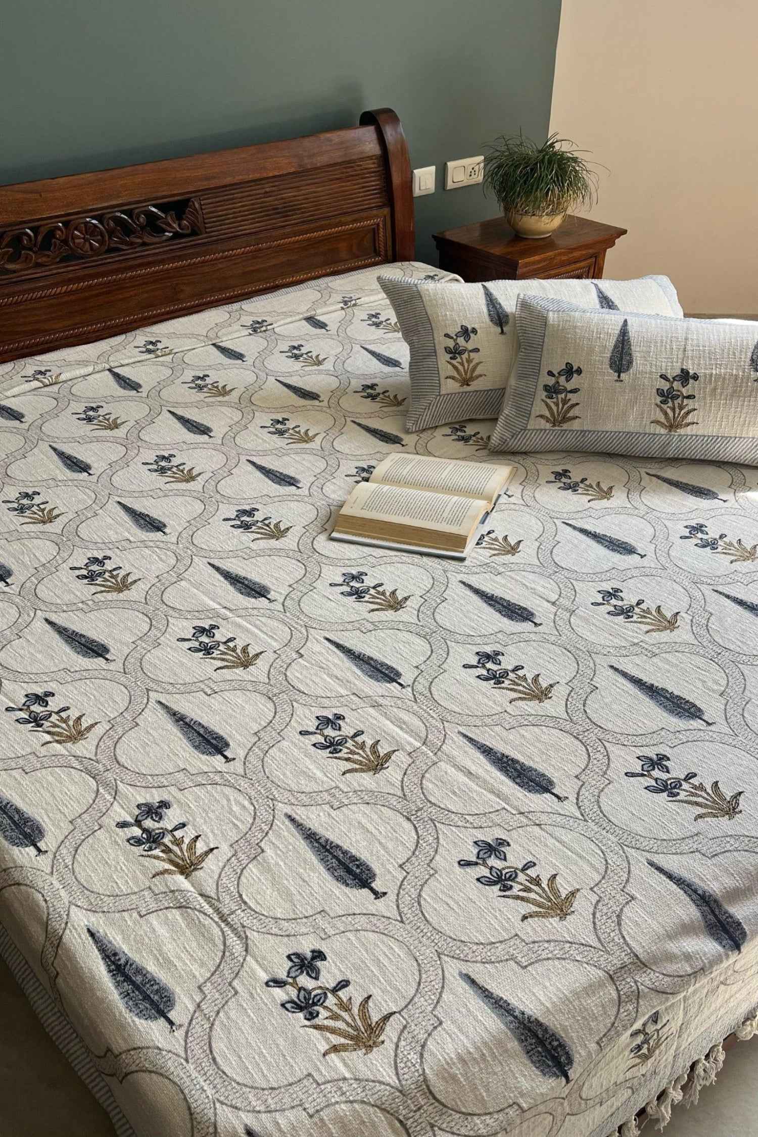 Suhana Cypress Cotton Bedcover Jaipuri: Traditional Handloom Art