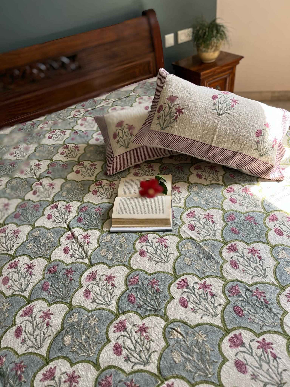 Pink Lily Jharokha Handloom bedcover : Jaipur Elegance