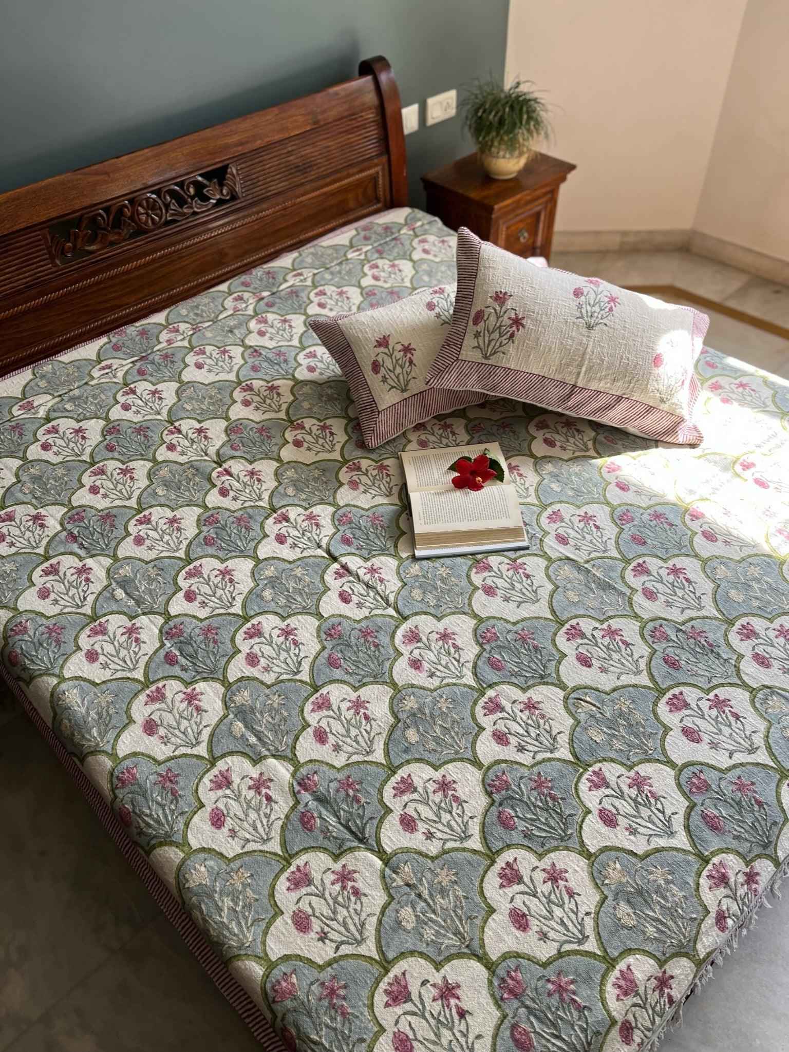 Pink Lily Jharokha Handloom bedcover : Jaipur Elegance