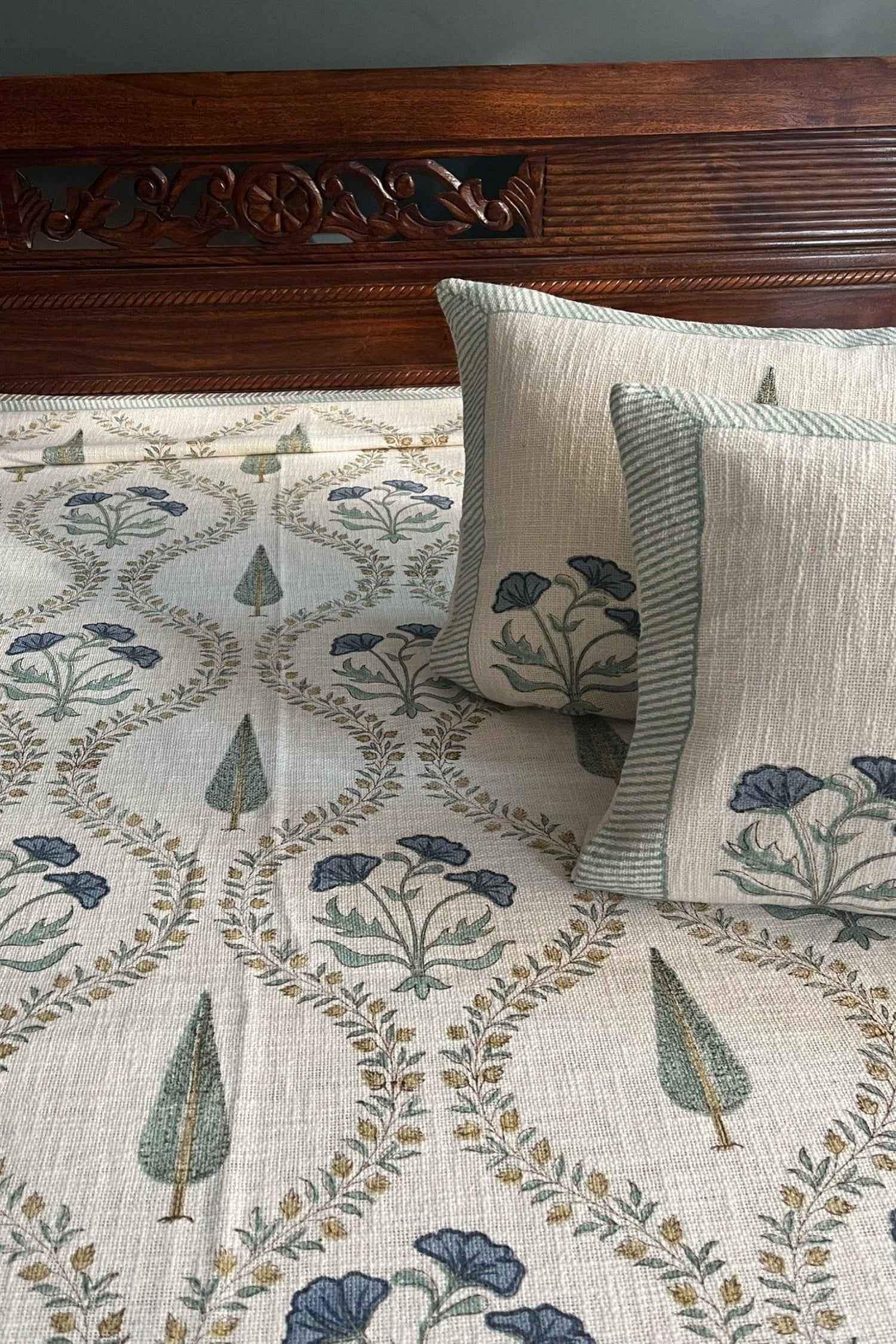 Cypress Mughal Jaal Handloom Bed Cover & Bedding Set