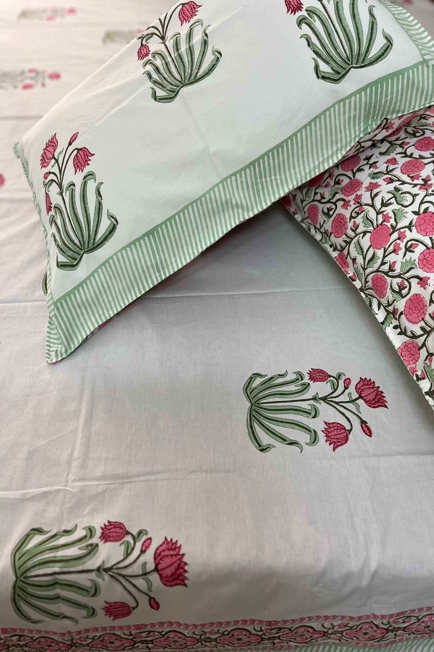 Gulaabi buta Bedsheet - Hand Block Printed Luxury