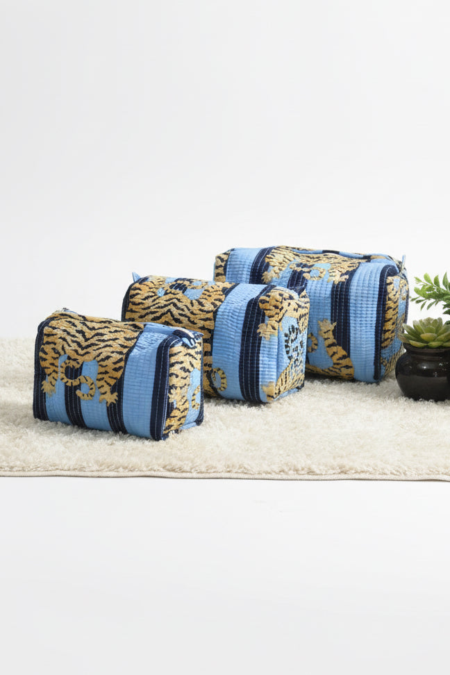 Blue tiger print pouch set